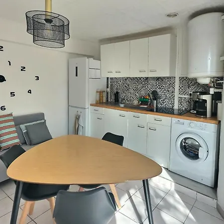 300m De La Plage Apartment *