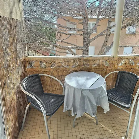 300m De La Plage Apartment *